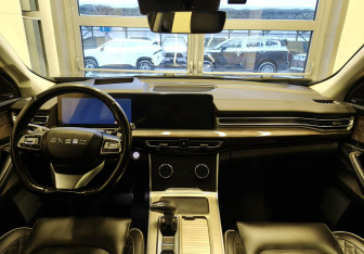 Подержанный автомобиль Exeed VX 2022 года (9 фото)