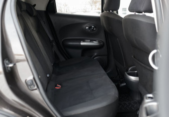 Подержанный автомобиль Nissan Juke 2012 года (17 фото)