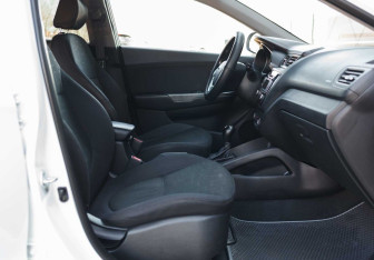 Подержанный автомобиль Kia Rio Sedan 2015 года (20 фото)