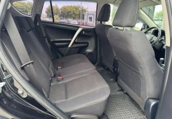 Подержанный автомобиль Toyota RAV4 2018 года (10 фото)