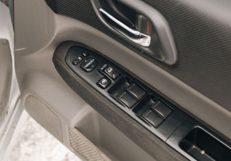 Подержанный автомобиль Subaru Forester Suv 2002 года (16 фото)