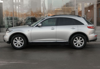 Подержанный автомобиль Infiniti FX 2006 года (8 фото)