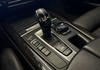 Подержанный автомобиль BMW X5 2013 года (12 фото)