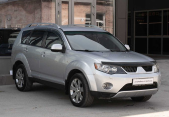 Подержанный автомобиль Mitsubishi Outlander 2008 года (3 фото)