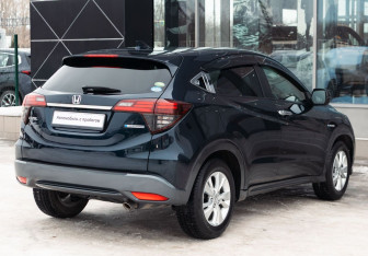 Подержанный автомобиль Honda Vezel 2018 года (5 фото)