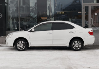 Подержанный автомобиль Toyota Premio 2002 года (8 фото)