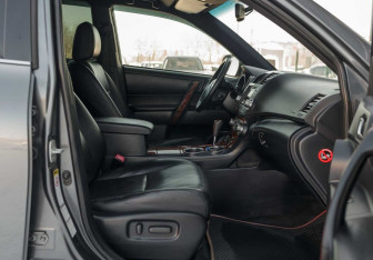 Подержанный автомобиль Toyota Highlander 2011 года (22 фото)
