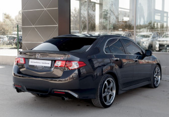 Подержанный автомобиль Honda Accord Sedan 2010 года (5 фото)