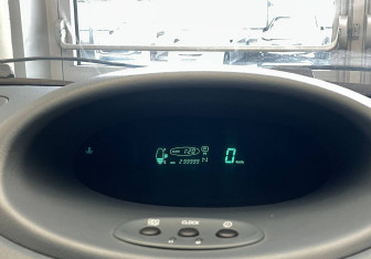 Подержанный автомобиль Toyota Vitz 1999 года (8 фото)