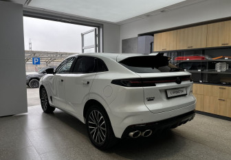 Подержанный автомобиль Changan UNI-K 2023 года (6 фото)