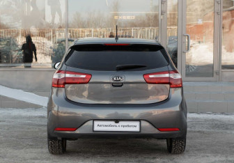 Подержанный автомобиль Kia Rio Hatchback 2013 года (6 фото)
