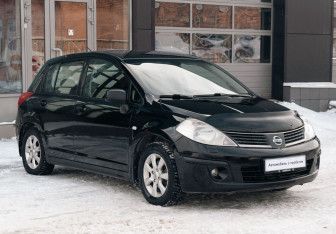 Подержанный автомобиль Nissan Tiida Hatchback 2008 года (3 фото)