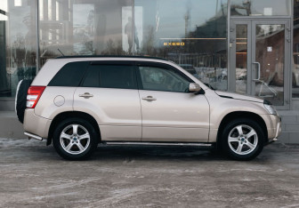 Подержанный автомобиль Suzuki Grand Vitara 2010 года (4 фото)