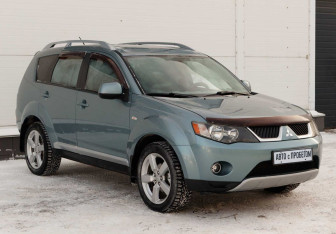 Подержанный автомобиль Mitsubishi Outlander 2008 года (3 фото)