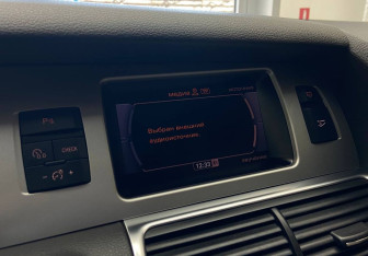 Подержанный автомобиль Audi Q7 2010 года (13 фото)