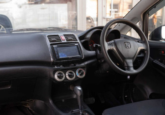Подержанный автомобиль Honda Airwave 2007 года (10 фото)