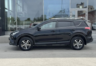 Подержанный автомобиль Toyota RAV4 2018 года (7 фото)