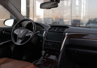 Подержанный автомобиль Toyota Camry Sedan 2016 года (10 фото)