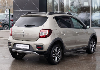 Подержанный автомобиль Renault Sandero 2022 года (5 фото)