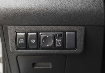 Подержанный автомобиль Nissan Tiida Hatchback 2013 года (17 фото)