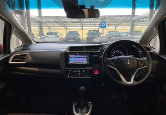 Подержанный автомобиль Honda Fit 2018 года (14 фото)