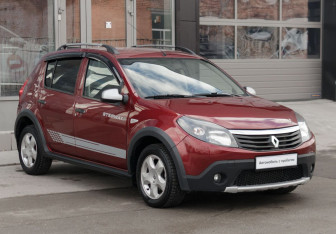 Подержанный автомобиль Renault Sandero 2011 года (3 фото)