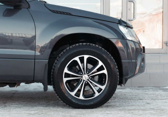 Подержанный автомобиль Suzuki Grand Vitara 2011 года (9 фото)