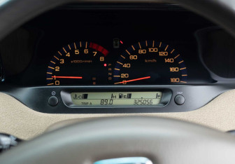 Подержанный автомобиль Honda Avancier Wagon 2000 года (14 фото)