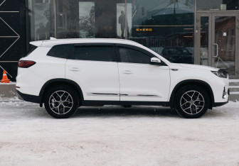 Подержанный автомобиль Chery Tiggo 8 Pro 2022 года (4 фото)