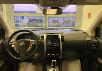 Подержанный автомобиль Nissan X-Trail 2013 года (12 фото)