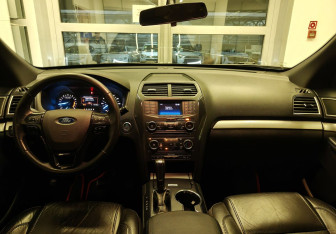 Подержанный автомобиль Ford Explorer 2017 года (8 фото)