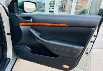 Подержанный автомобиль Toyota Avensis Sedan 2007 года (21 фото)