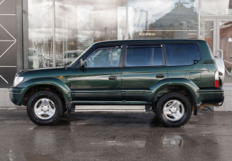 Подержанный автомобиль Toyota Land Cruiser Prado 2000 года (9 фото)