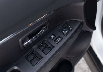 Подержанный автомобиль Mitsubishi ASX 2014 года (18 фото)