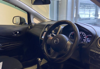 Подержанный автомобиль Nissan Note 2013 года (8 фото)