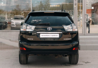 Подержанный автомобиль Toyota Harrier 2004 года (6 фото)