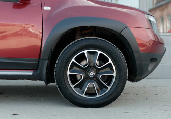 Подержанный автомобиль Renault Duster 2014 года (9 фото)
