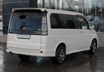 Подержанный автомобиль Honda Stepwgn 2003 года (5 фото)