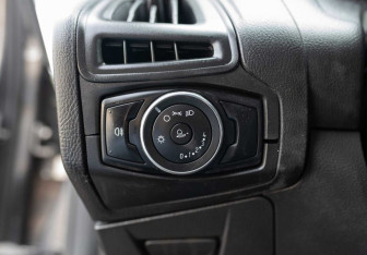 Подержанный автомобиль Ford Focus Wagon 2012 года (17 фото)