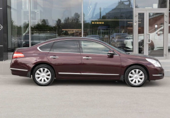 Подержанный автомобиль Nissan Teana 2010 года (4 фото)