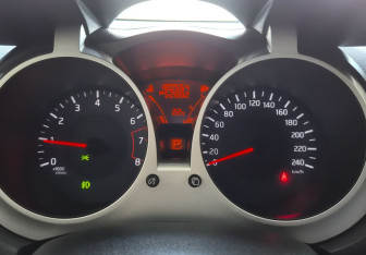 Подержанный автомобиль Nissan Juke 2011 года (10 фото)