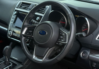 Подержанный автомобиль Subaru Legacy Sedan 2018 года (13 фото)