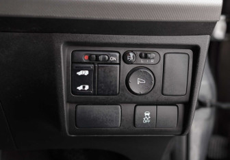 Подержанный автомобиль Honda Freed 2012 года (17 фото)