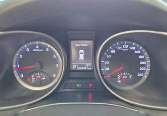 Подержанный автомобиль Hyundai Santa Fe 2012 года (10 фото)