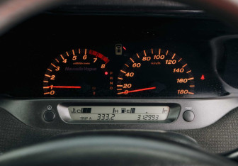 Подержанный автомобиль Honda Avancier Wagon 2001 года (12 фото)