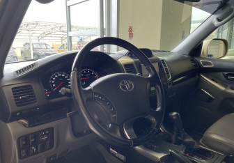 Подержанный автомобиль Toyota Land Cruiser Prado 2008 года (7 фото)