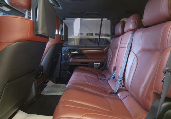 Подержанный автомобиль Lexus LX 2017 года (15 фото)