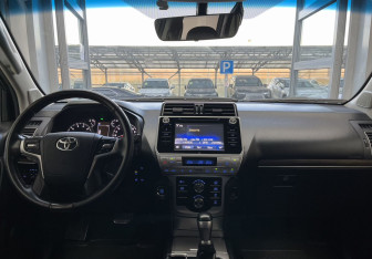 Подержанный автомобиль Toyota Land Cruiser Prado 2019 года (8 фото)