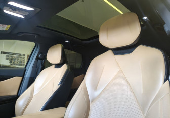 Подержанный автомобиль Changan UNI-V 2023 года (12 фото)