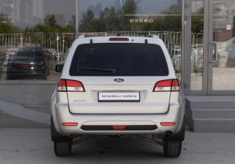 Подержанный автомобиль Ford Escape 2008 года (6 фото)